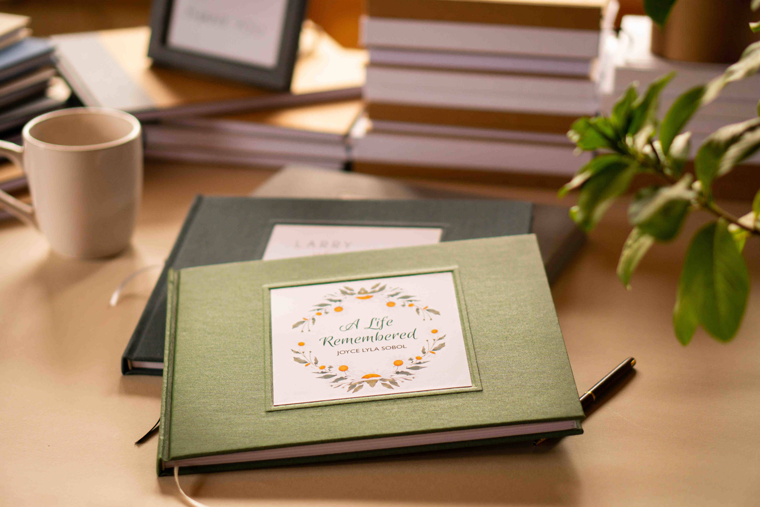 Custom funeral guest book with flower wreath cover – a tribute to capture memories and honor the life of your loved one.
